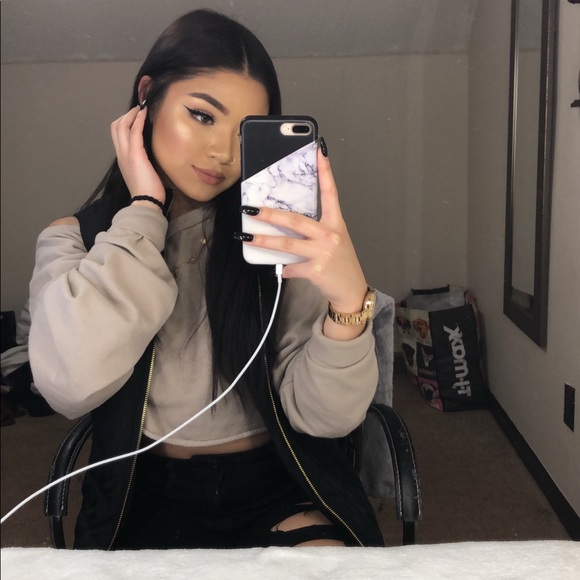 MEET YOUR POSHER 🤪 - Picture 3 of 4